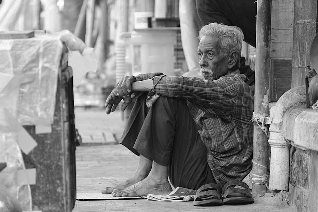 characteristics of people suffered from poverty